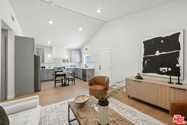 15727 Hartsook Street, Encino (los Angeles)