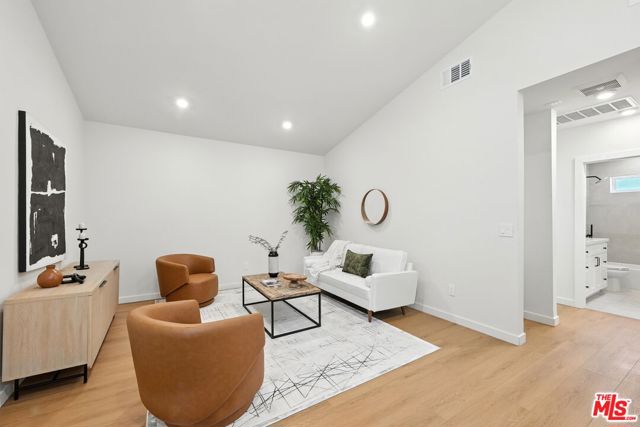 15727 Hartsook Street, Encino (los Angeles)