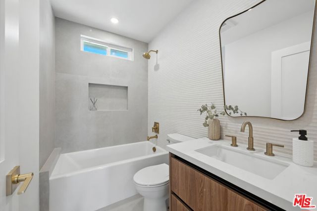 15727 Hartsook Street, Encino (los Angeles)