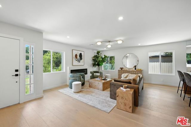 15727 Hartsook Street, Encino (los Angeles)