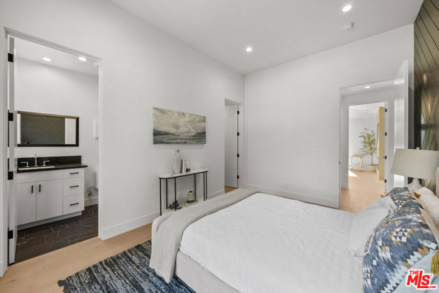 5741 Newcastle Avenue, Encino (los Angeles)