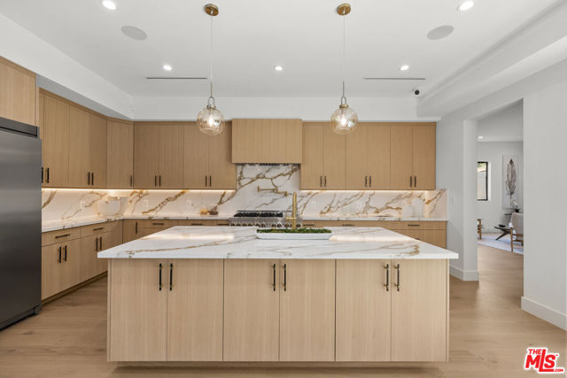 5741 Newcastle Avenue, Encino (los Angeles)