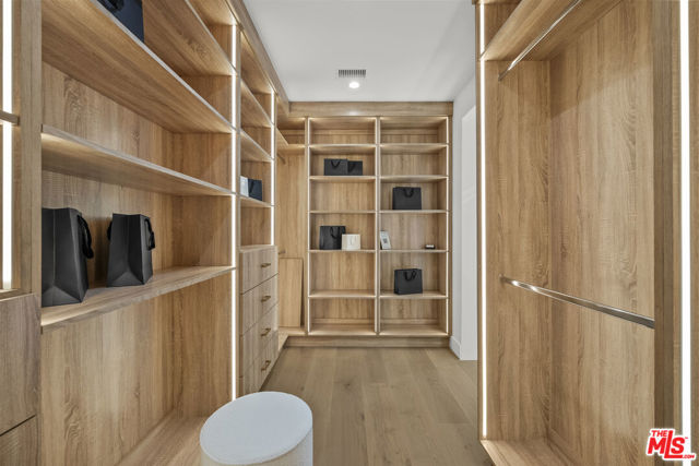 5741 Newcastle Avenue, Encino (los Angeles)