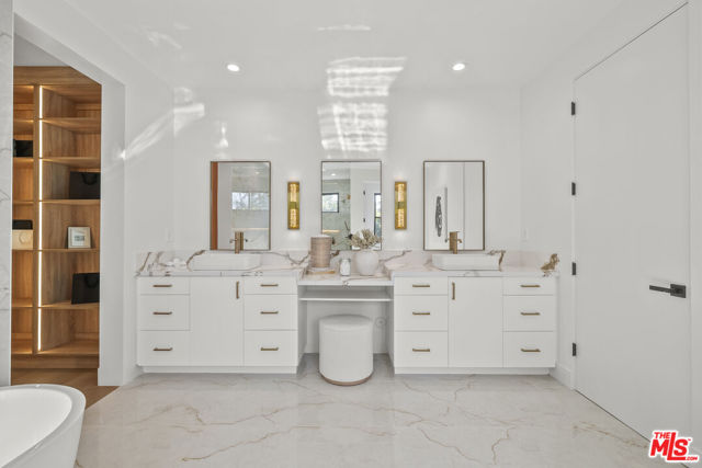 5741 Newcastle Avenue, Encino (los Angeles)