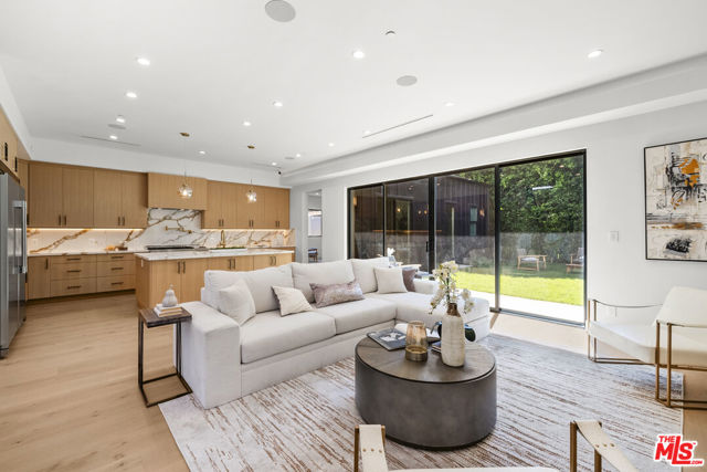 5741 Newcastle Avenue, Encino (los Angeles)