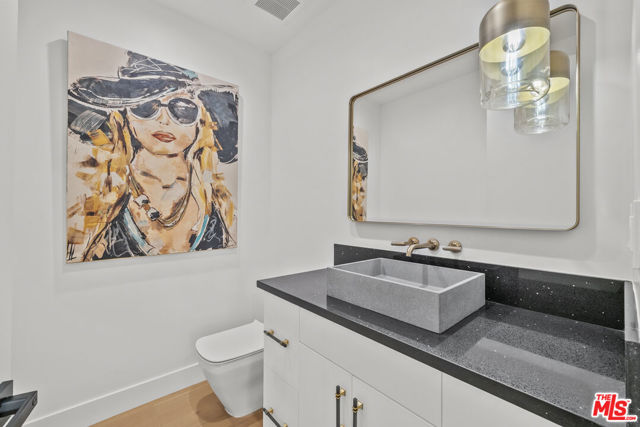 5741 Newcastle Avenue, Encino (los Angeles)