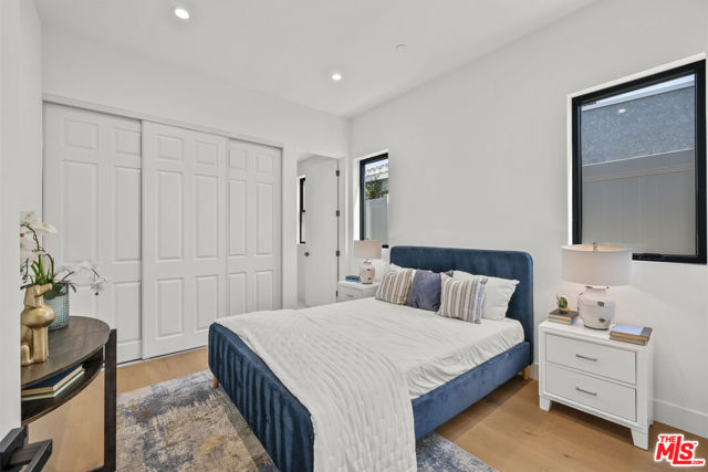 5741 Newcastle Avenue, Encino (los Angeles)