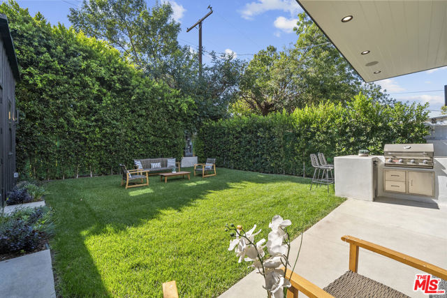 5741 Newcastle Avenue, Encino (los Angeles)