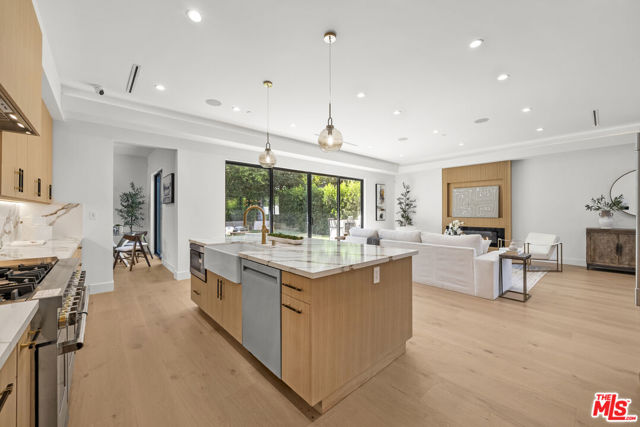 5741 Newcastle Avenue, Encino (los Angeles)