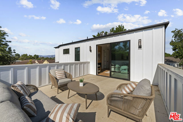 5741 Newcastle Avenue, Encino (los Angeles)