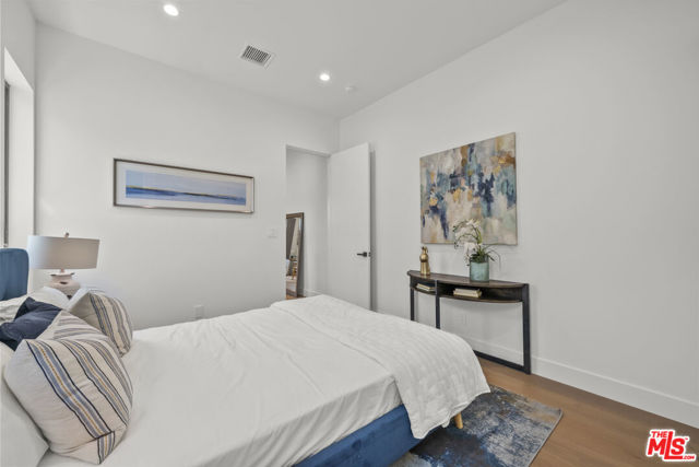 5741 Newcastle Avenue, Encino (los Angeles)