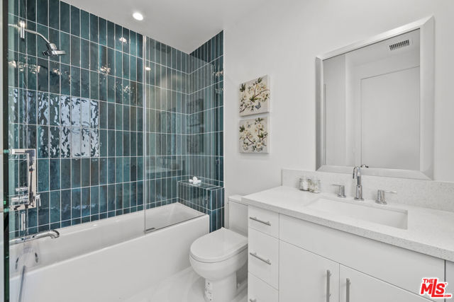 5741 Newcastle Avenue, Encino (los Angeles)