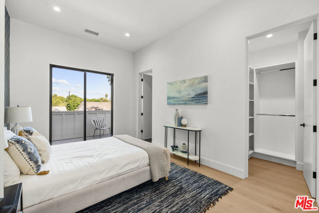 5741 Newcastle Avenue, Encino (los Angeles)