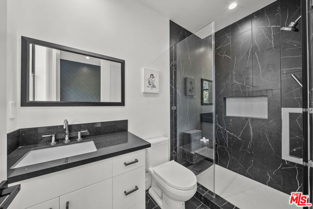 5741 Newcastle Avenue, Encino (los Angeles)