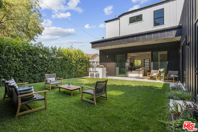 5741 Newcastle Avenue, Encino (los Angeles)