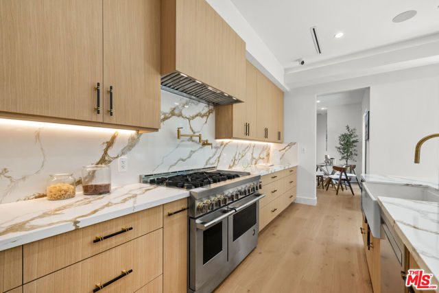 5741 Newcastle Avenue, Encino (los Angeles)