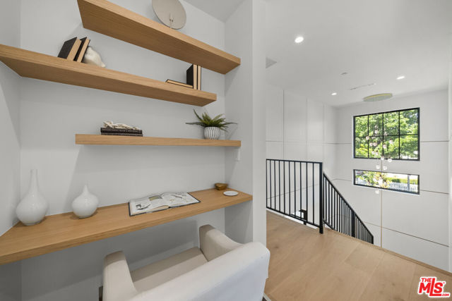 5741 Newcastle Avenue, Encino (los Angeles)