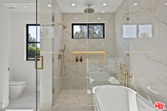 5741 Newcastle Avenue, Encino (los Angeles)