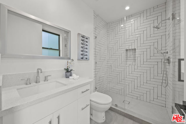 5741 Newcastle Avenue, Encino (los Angeles)