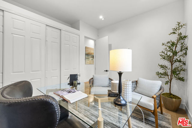 5741 Newcastle Avenue, Encino (los Angeles)