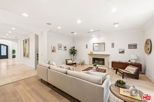 16655 La Maida Street, Encino (los Angeles)