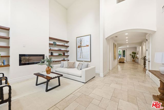 16655 La Maida Street, Encino (los Angeles)