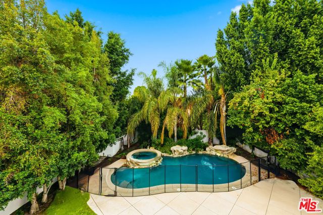 16655 La Maida Street, Encino (los Angeles)