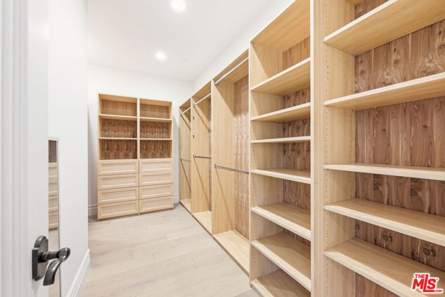 16655 La Maida Street, Encino (los Angeles)