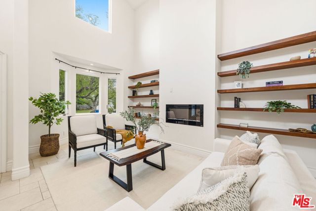 16655 La Maida Street, Encino (los Angeles)