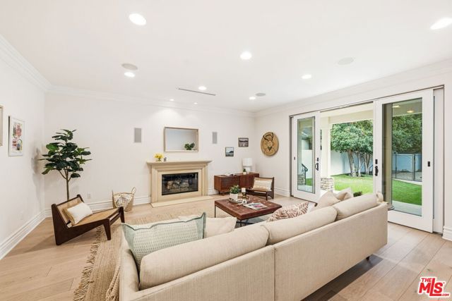 16655 La Maida Street, Encino (los Angeles)