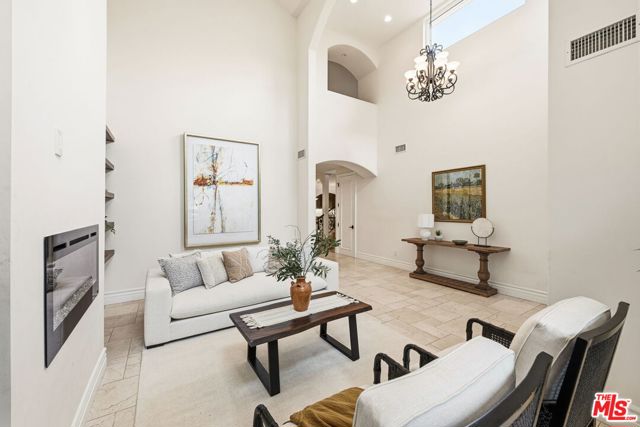 16655 La Maida Street, Encino (los Angeles)