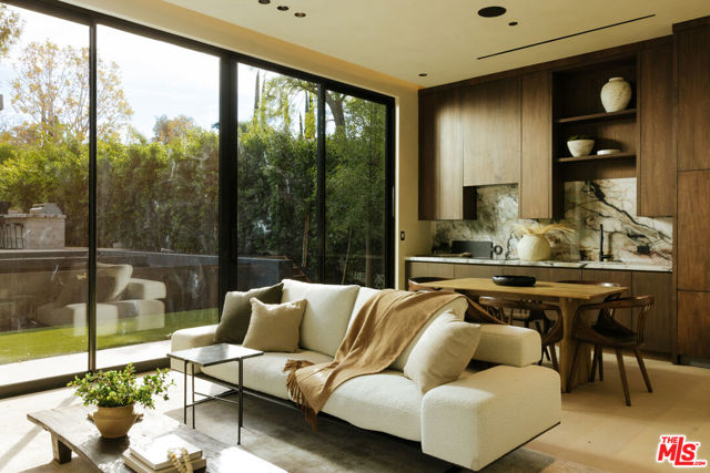 18911 Ringling Street, Tarzana (los Angeles)