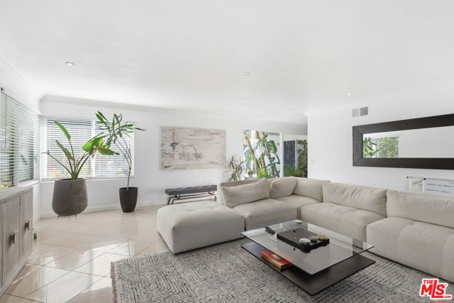 18202 Lake Encino Drive, Encino (los Angeles)