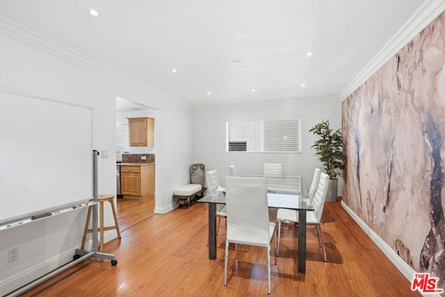 18202 Lake Encino Drive, Encino (los Angeles)