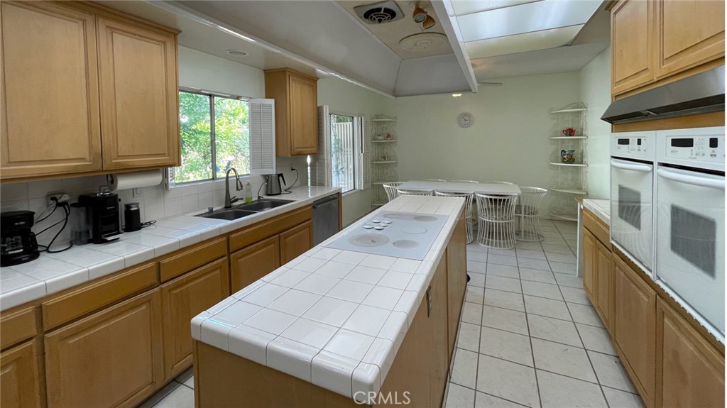 18155 Lake Encino Drive