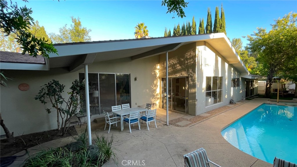 18155 Lake Encino Drive