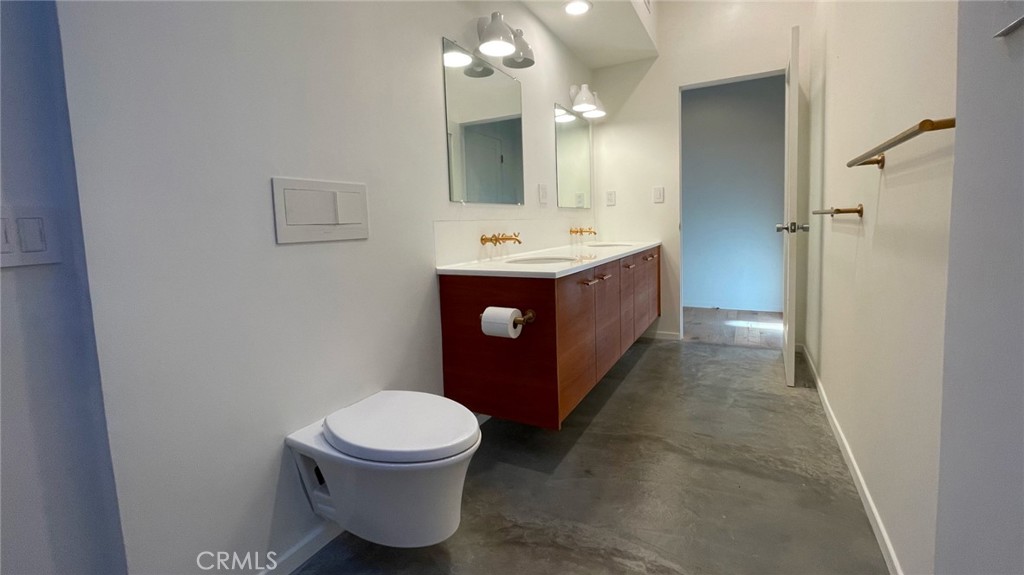 18155 Lake Encino Drive