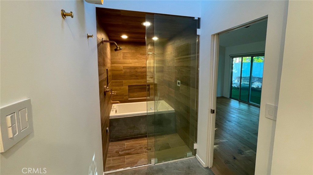 18155 Lake Encino Drive