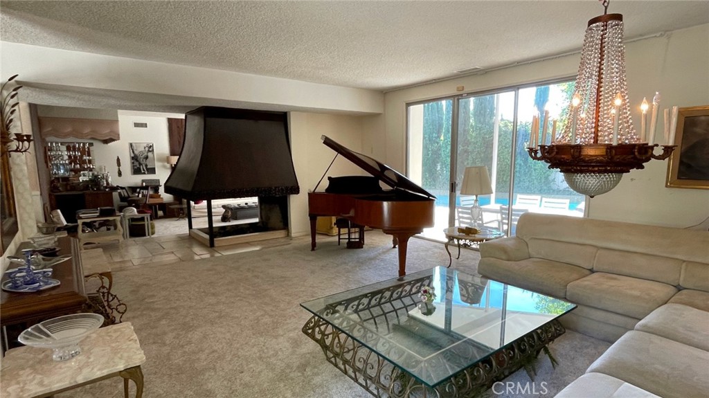 18155 Lake Encino Drive