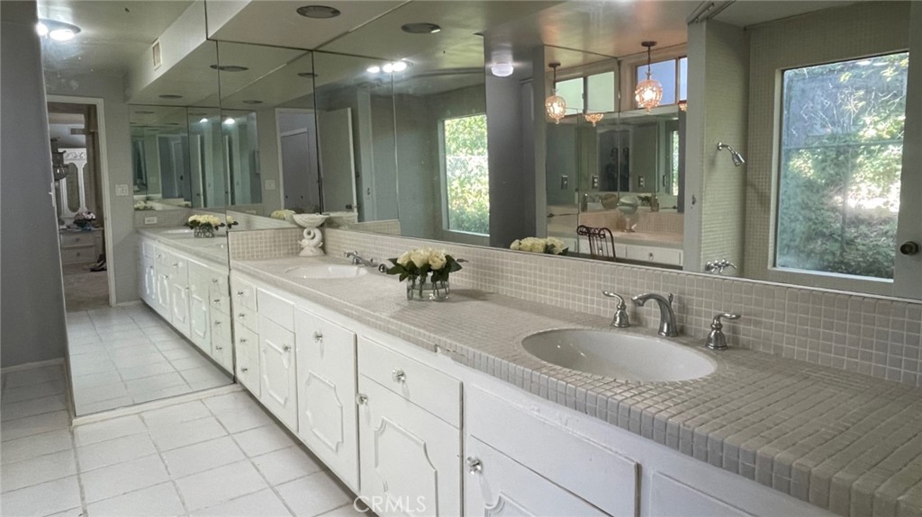 18155 Lake Encino Drive