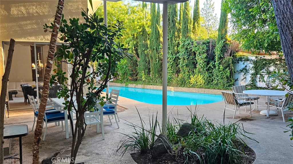 18155 Lake Encino Drive