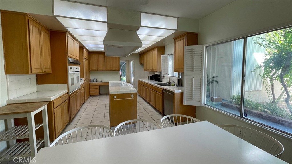 18155 Lake Encino Drive