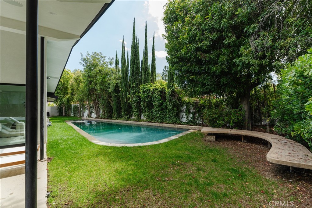 18155 Lake Encino Drive