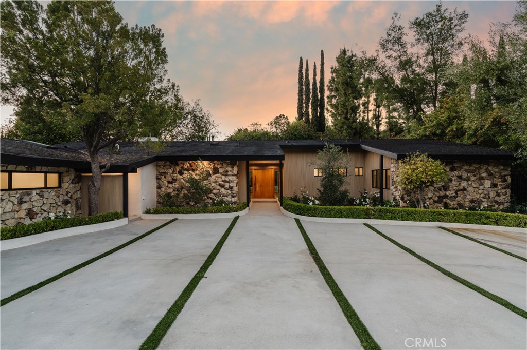 18155 Lake Encino Drive