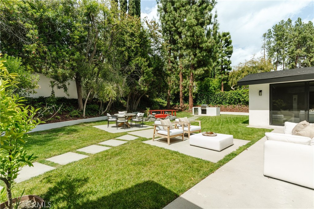 18155 Lake Encino Drive