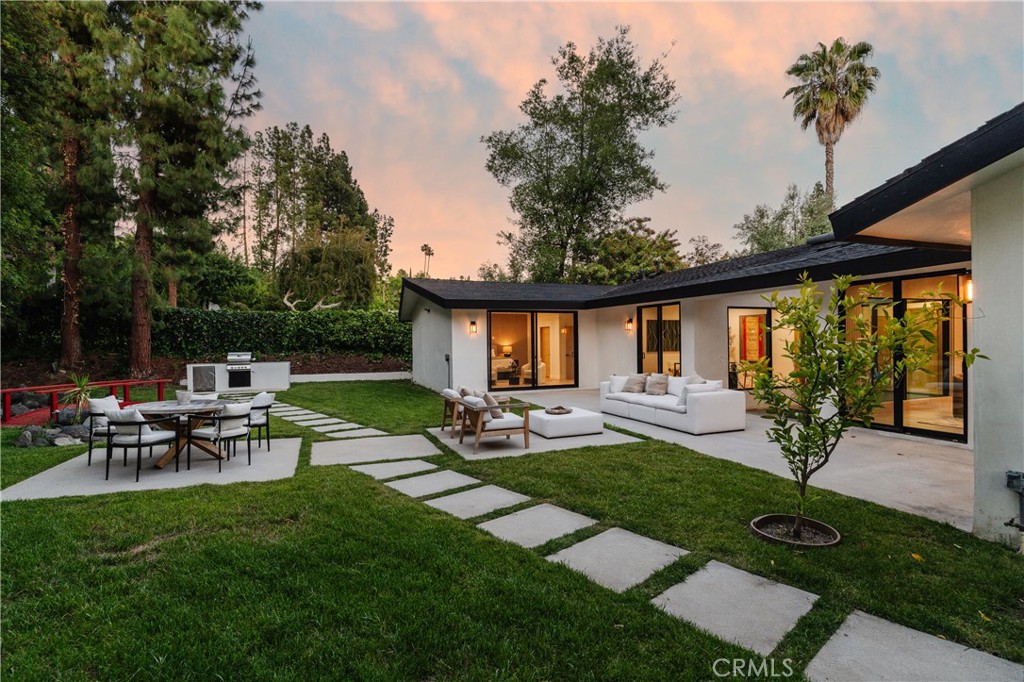 18155 Lake Encino Drive