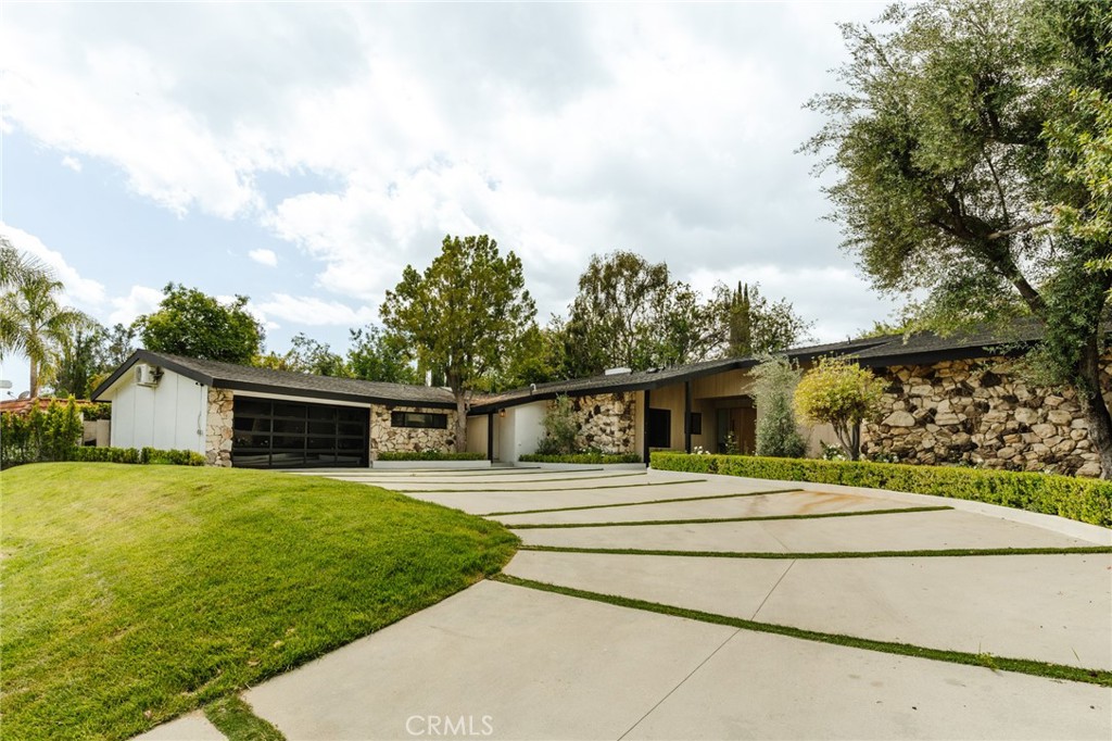 18155 Lake Encino Drive