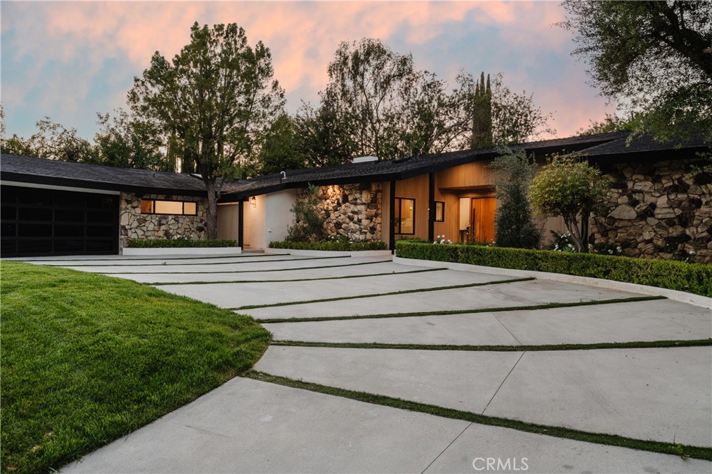18155 Lake Encino Drive