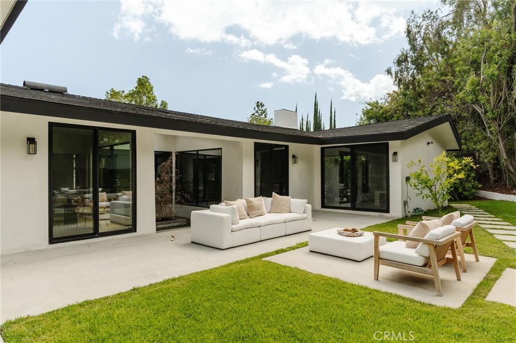 18155 Lake Encino Drive
