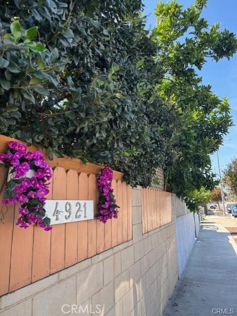 4921 S Centinela